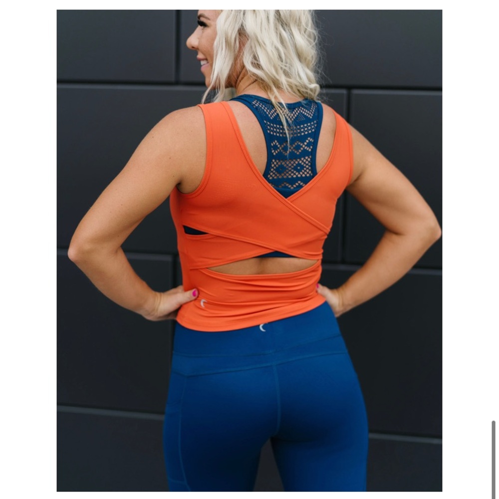 Orange ribbed V tank size small